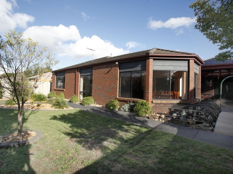 9 Saintly Grove, Berwick VIC 3806