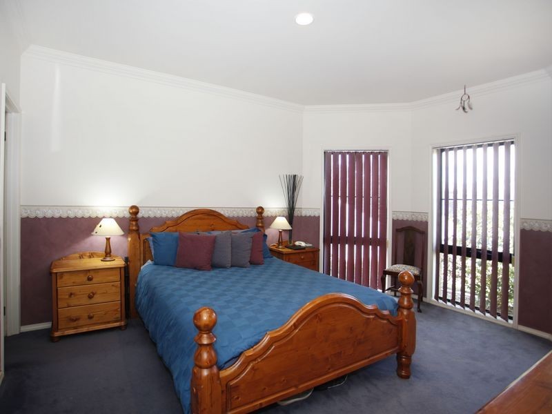 9 Saintly Grove, Berwick VIC 3806