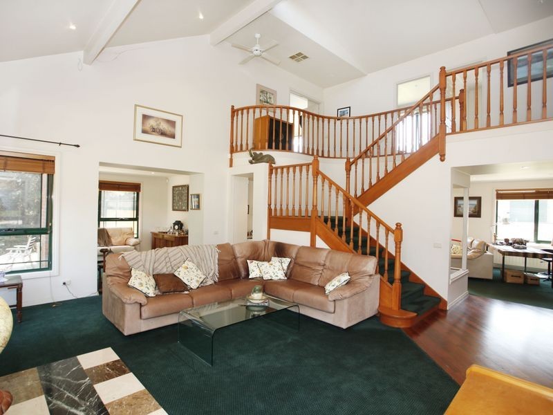 18-20 Hillsmeade Drive, Narre Warren South VIC 3805