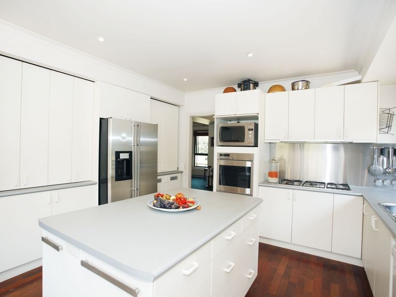18-20 Hillsmeade Drive, Narre Warren South VIC 3805