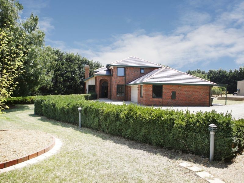 18-20 Hillsmeade Drive, Narre Warren South VIC 3805