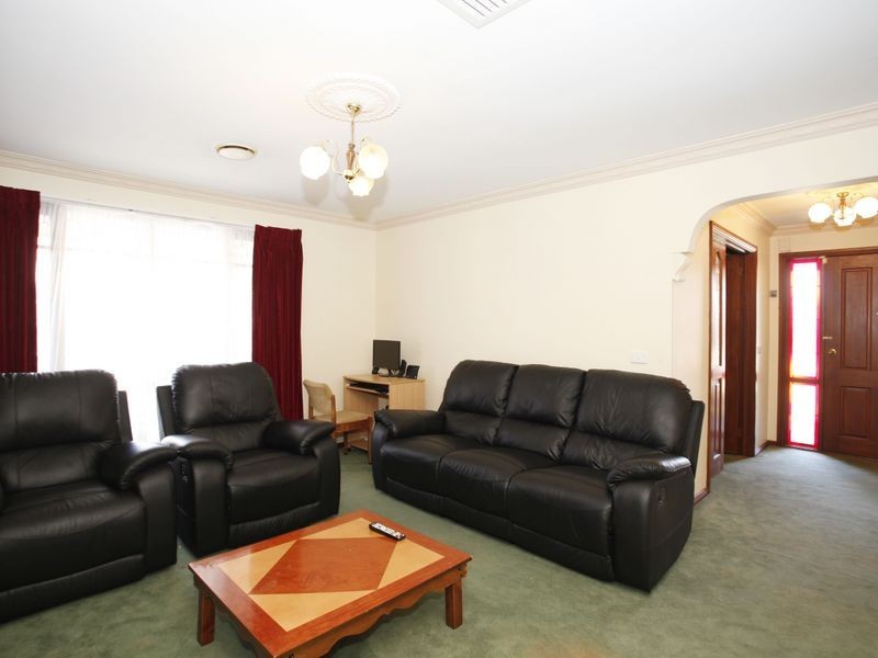 36 County Drive, Berwick VIC 3806