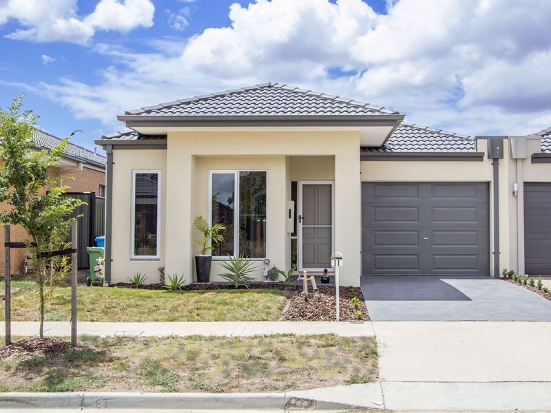 11 Tawleed Grove, Clyde North VIC 3978