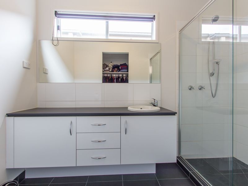 11 Tawleed Grove, Clyde North VIC 3978