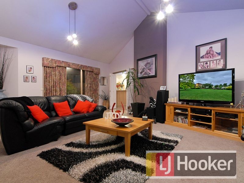 17-18 Lansell Close, Narre Warren South VIC 3805