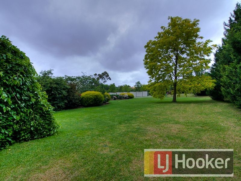 17-18 Lansell Close, Narre Warren South VIC 3805