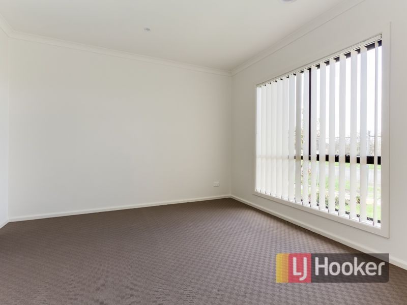 2-4 Edinburgh Drive, Beaconsfield VIC 3807