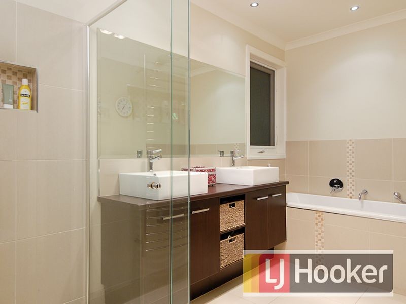 14 Longfield Way, Narre Warren South VIC 3805