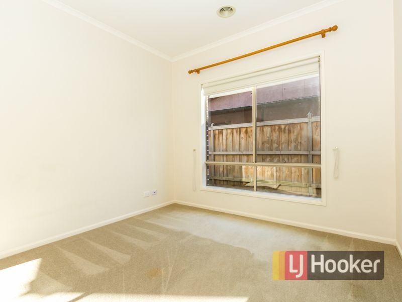 2 Don Collins Way, Berwick VIC 3806