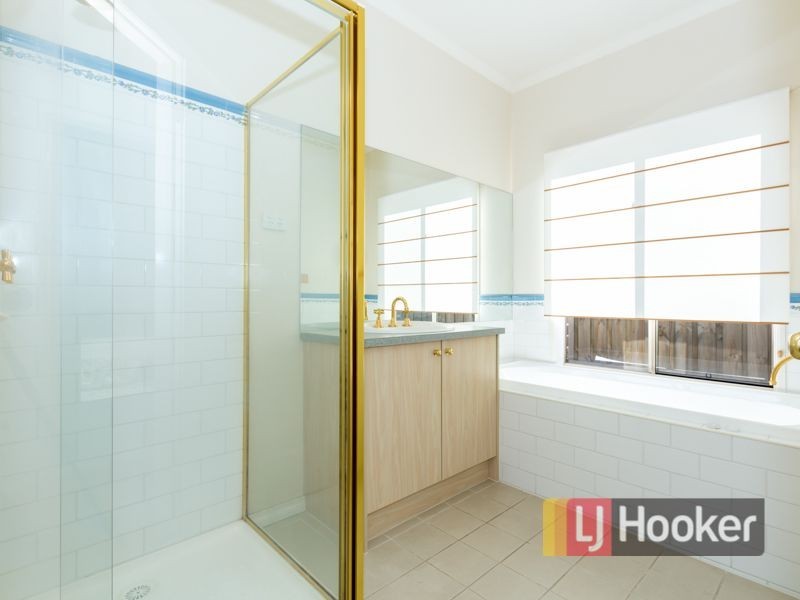 2 Don Collins Way, Berwick VIC 3806