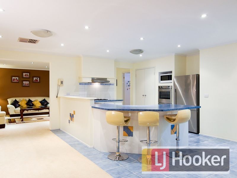 17 Langbourne Drive, Narre Warren South VIC 3805