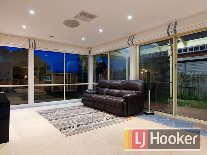 17 Langbourne Drive, Narre Warren South VIC 3805