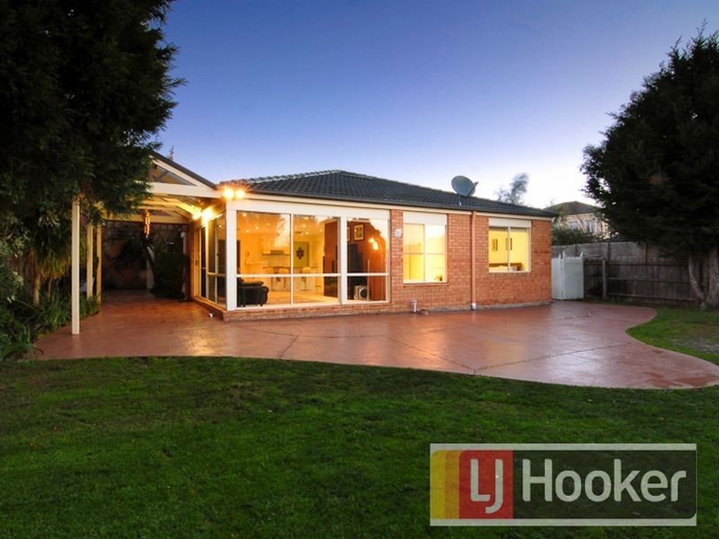 17 Langbourne Drive, Narre Warren South VIC 3805