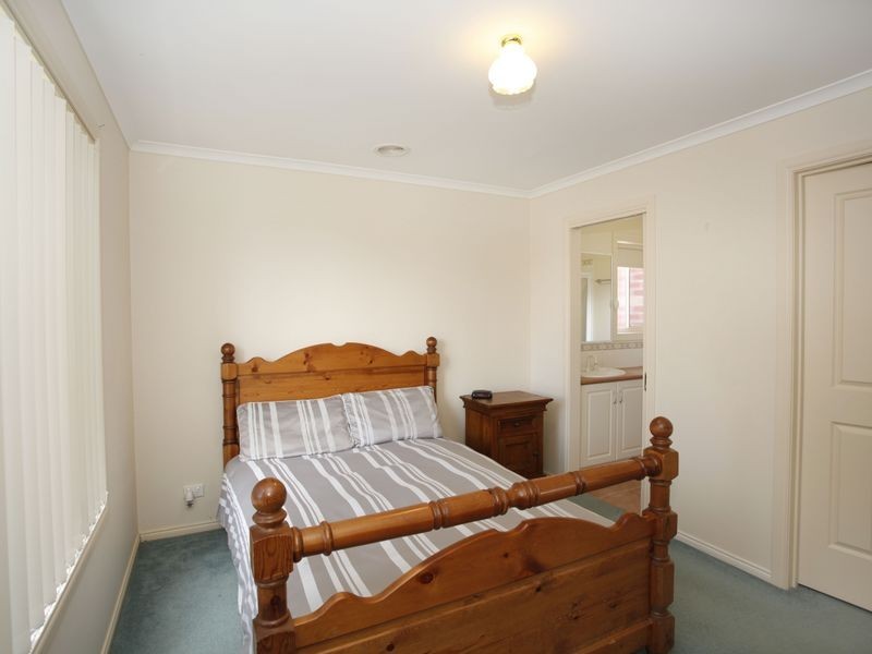 12 Breamlea Way, Cranbourne VIC 3977