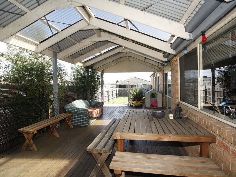 2 Filante Grove, Berwick VIC 3806