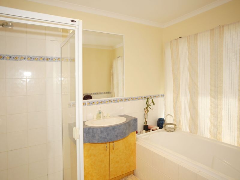 2 Filante Grove, Berwick VIC 3806