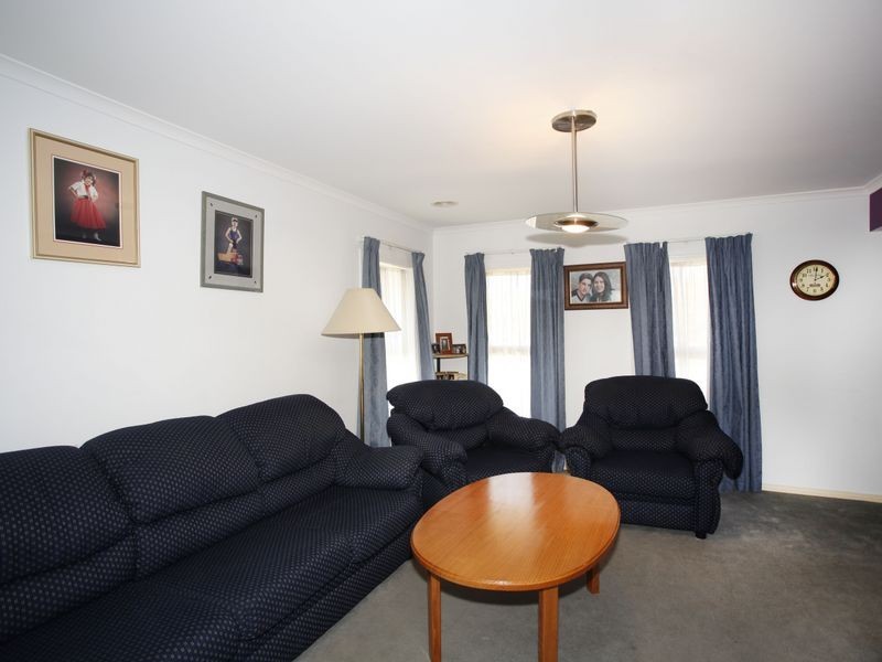 2 Filante Grove, Berwick VIC 3806