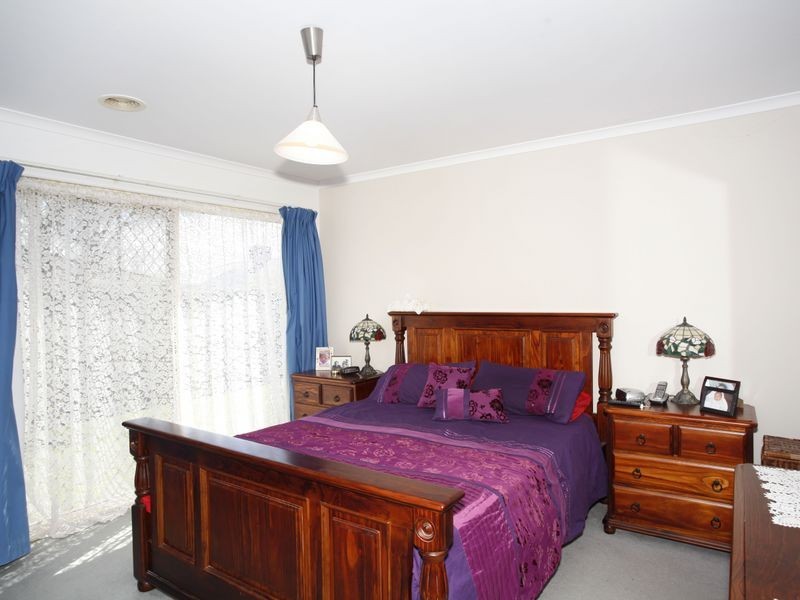 2 Filante Grove, Berwick VIC 3806