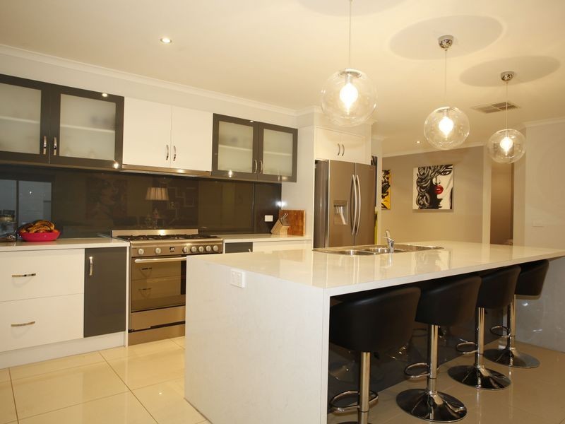 28 Lorikeet Drive, Berwick VIC 3806