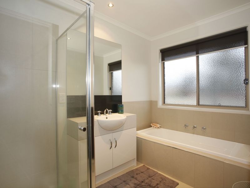 28 Lorikeet Drive, Berwick VIC 3806