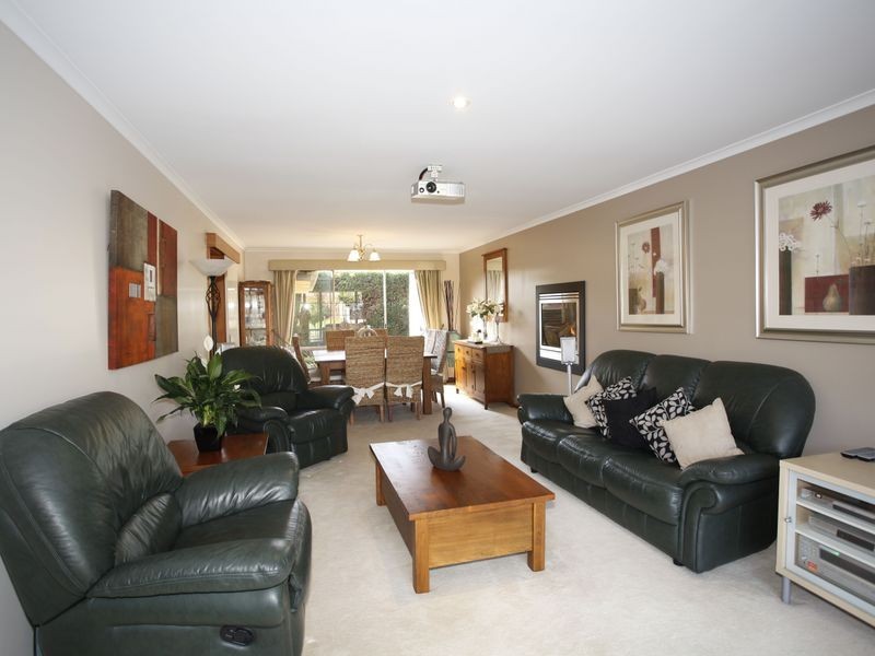 15 Samaher Court, Endeavour Hills VIC 3802