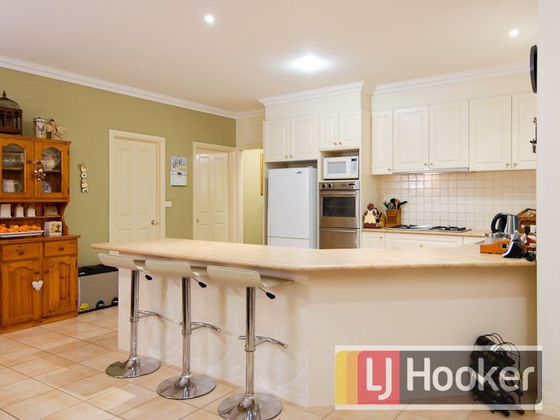 52 Wood Road, Narre Warren South VIC 3805