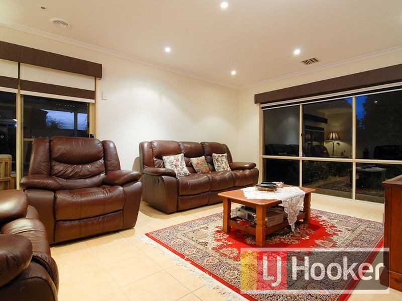 7 Saintly Grove, Berwick VIC 3806