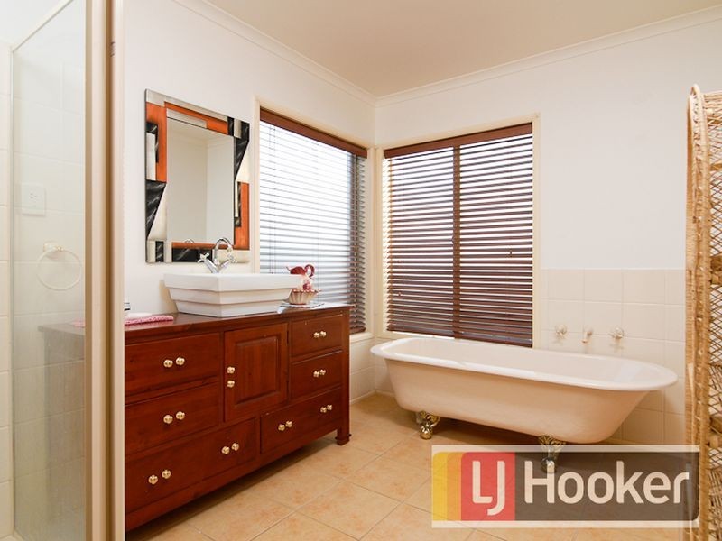 7 Saintly Grove, Berwick VIC 3806