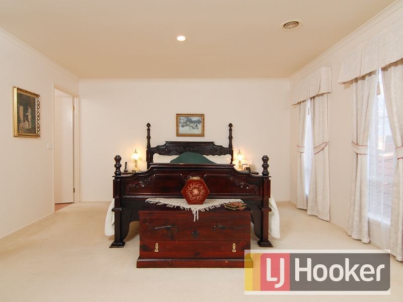 9 Pendle Close, Narre Warren South VIC 3805