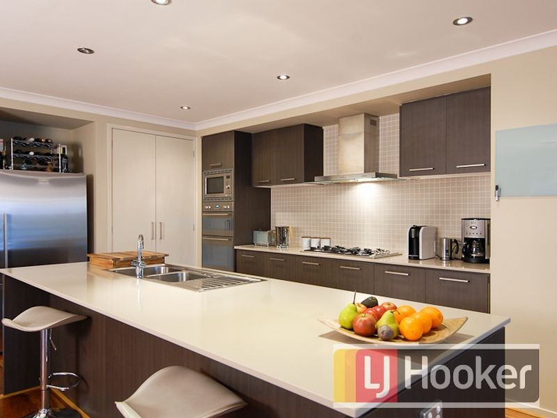 16 Duce Street, Cranbourne East VIC 3977