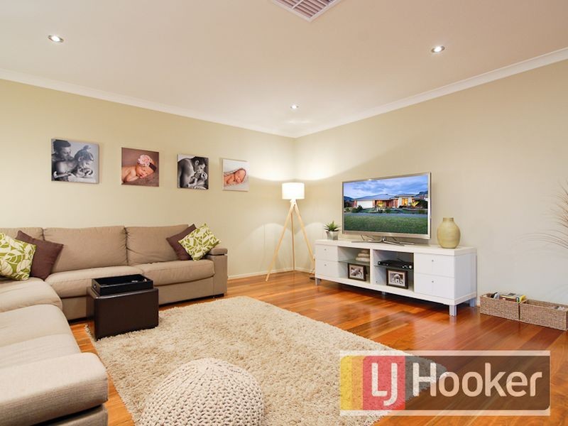 16 Duce Street, Cranbourne East VIC 3977