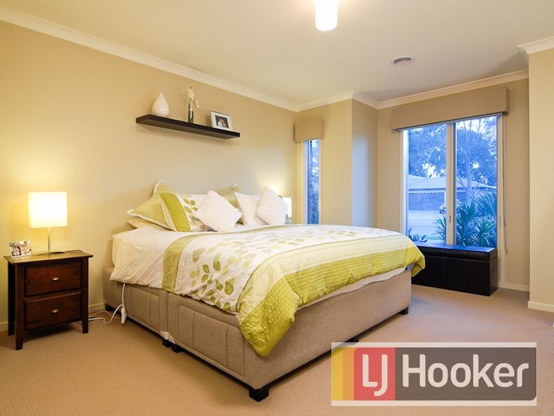 16 Duce Street, Cranbourne East VIC 3977