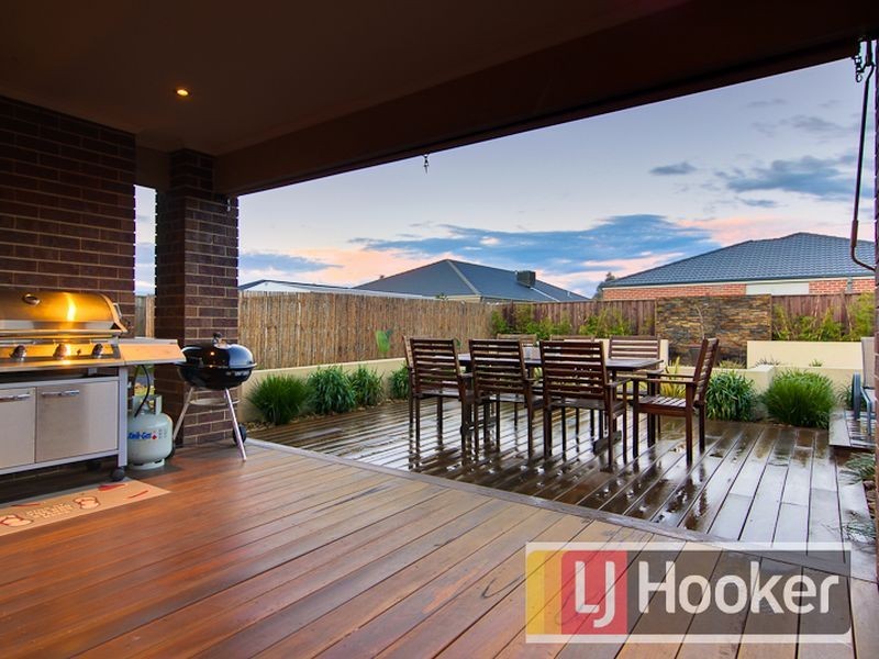 16 Duce Street, Cranbourne East VIC 3977