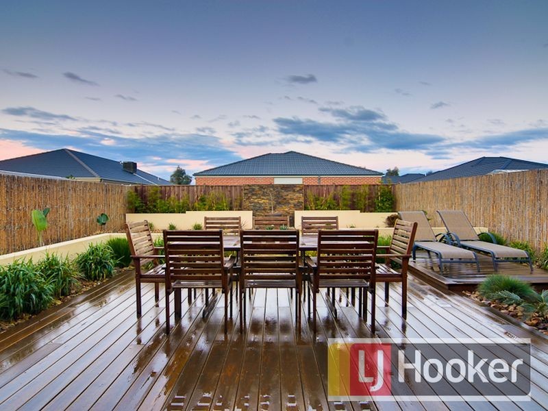 16 Duce Street, Cranbourne East VIC 3977