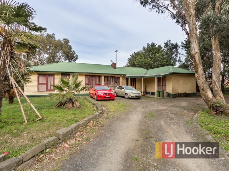 105 Grices Road, Clyde North VIC 3978