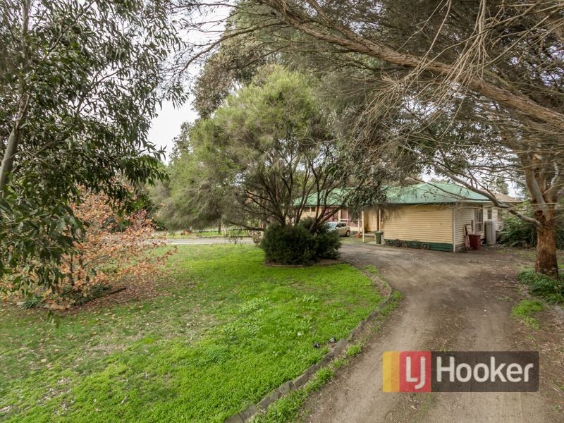 105 Grices Road, Clyde North VIC 3978