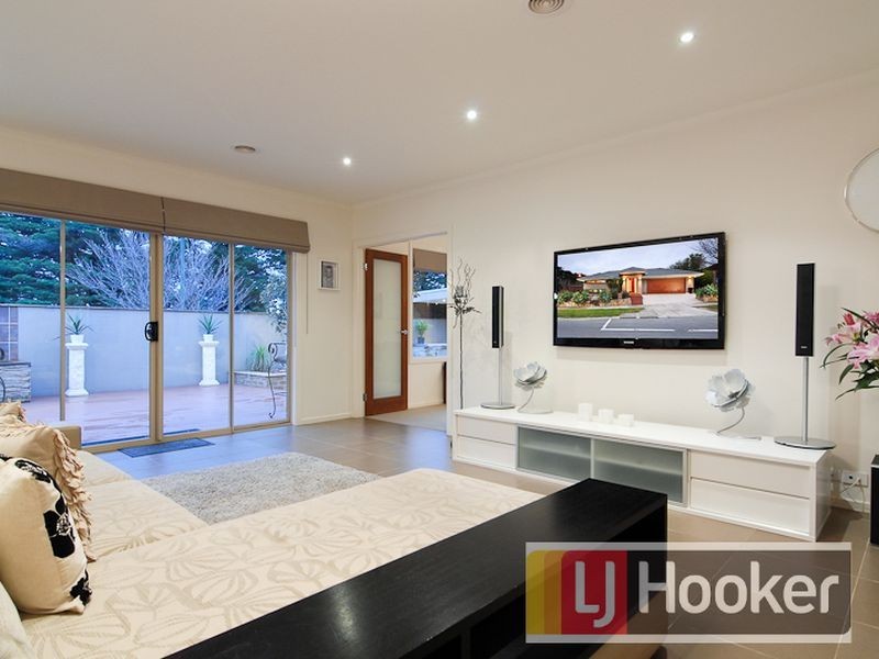 1 Viewgrand Drive, Berwick VIC 3806