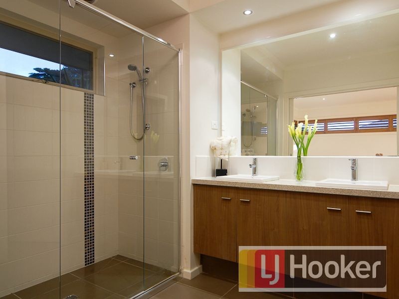 1 Viewgrand Drive, Berwick VIC 3806