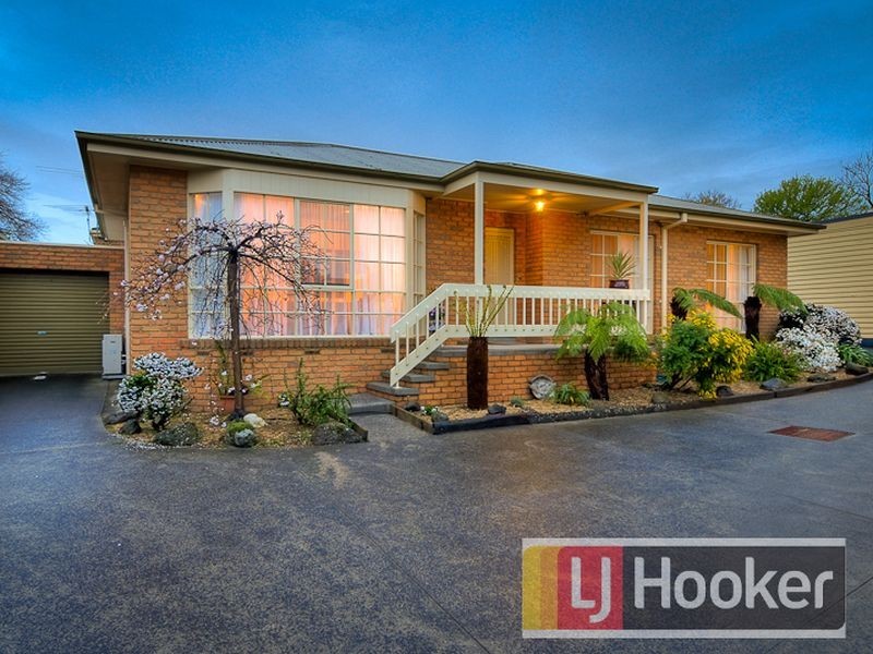 2/66 Gloucester Avenue, Berwick VIC 3806