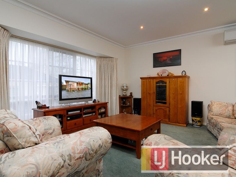 2/66 Gloucester Avenue, Berwick VIC 3806