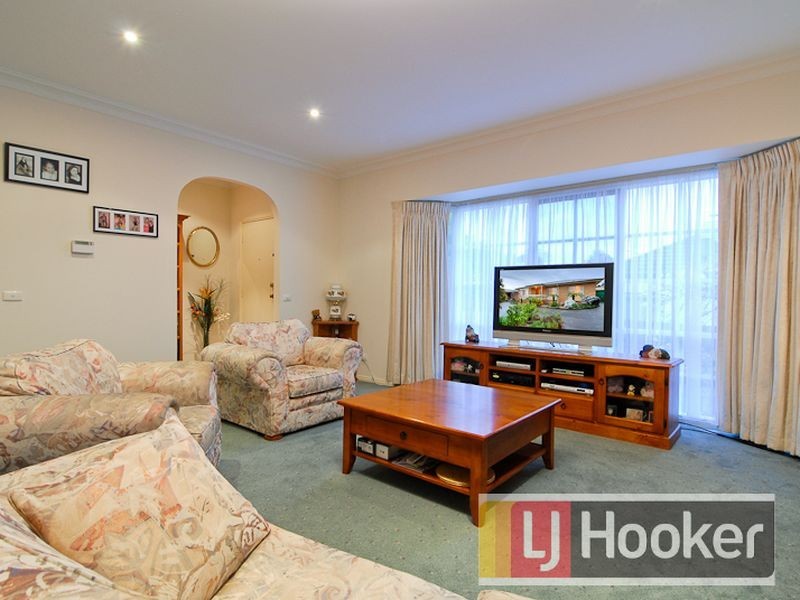2/66 Gloucester Avenue, Berwick VIC 3806