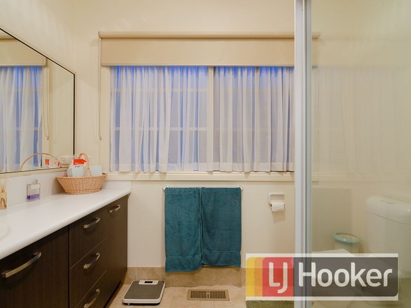 2/66 Gloucester Avenue, Berwick VIC 3806