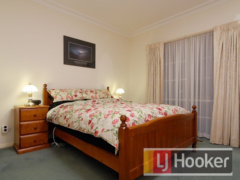 2/66 Gloucester Avenue, Berwick VIC 3806