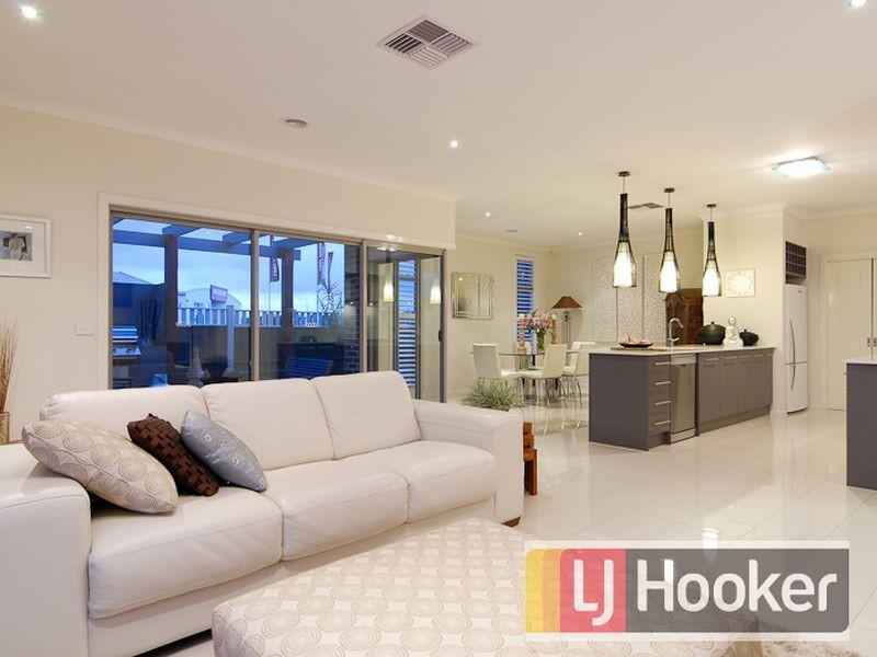 7 Loxton Way, Pakenham VIC 3810