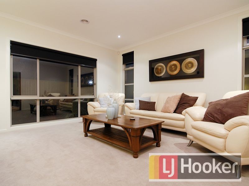 7 Loxton Way, Pakenham VIC 3810