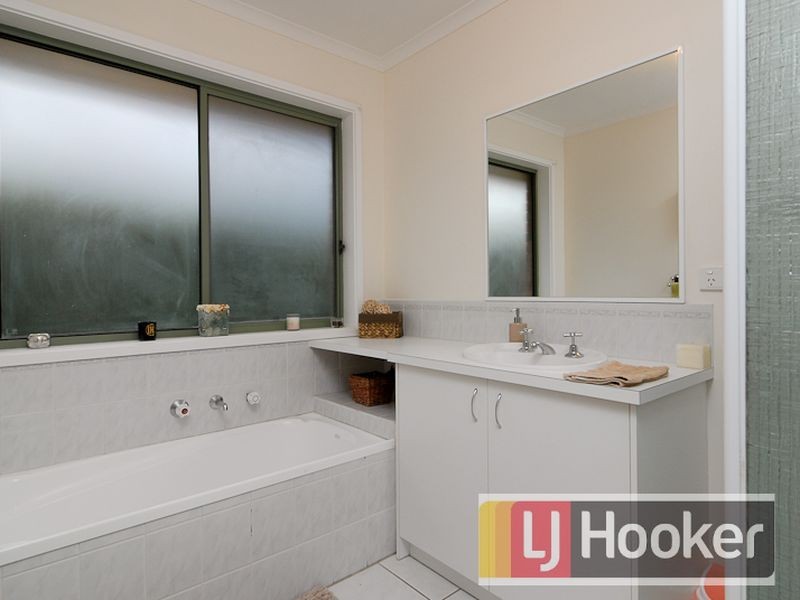 28 Hedgerow Court, Narre Warren South VIC 3805