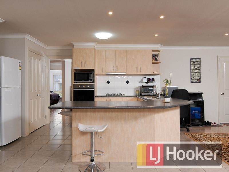 61 Westmoreland Avenue, Cranbourne North VIC 3977
