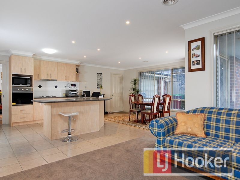 61 Westmoreland Avenue, Cranbourne North VIC 3977