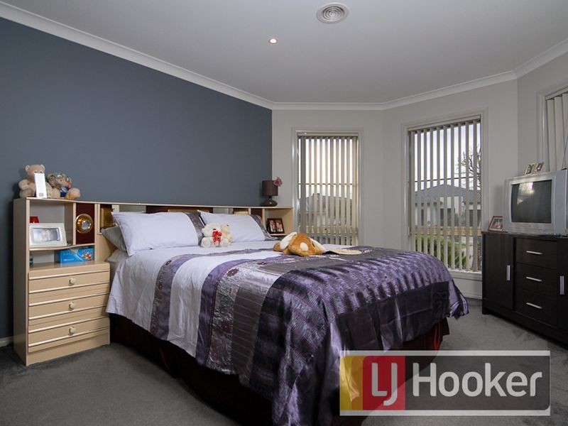 61 Westmoreland Avenue, Cranbourne North VIC 3977