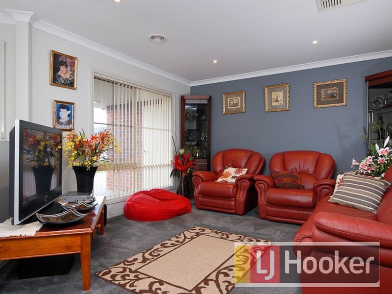 61 Westmoreland Avenue, Cranbourne North VIC 3977